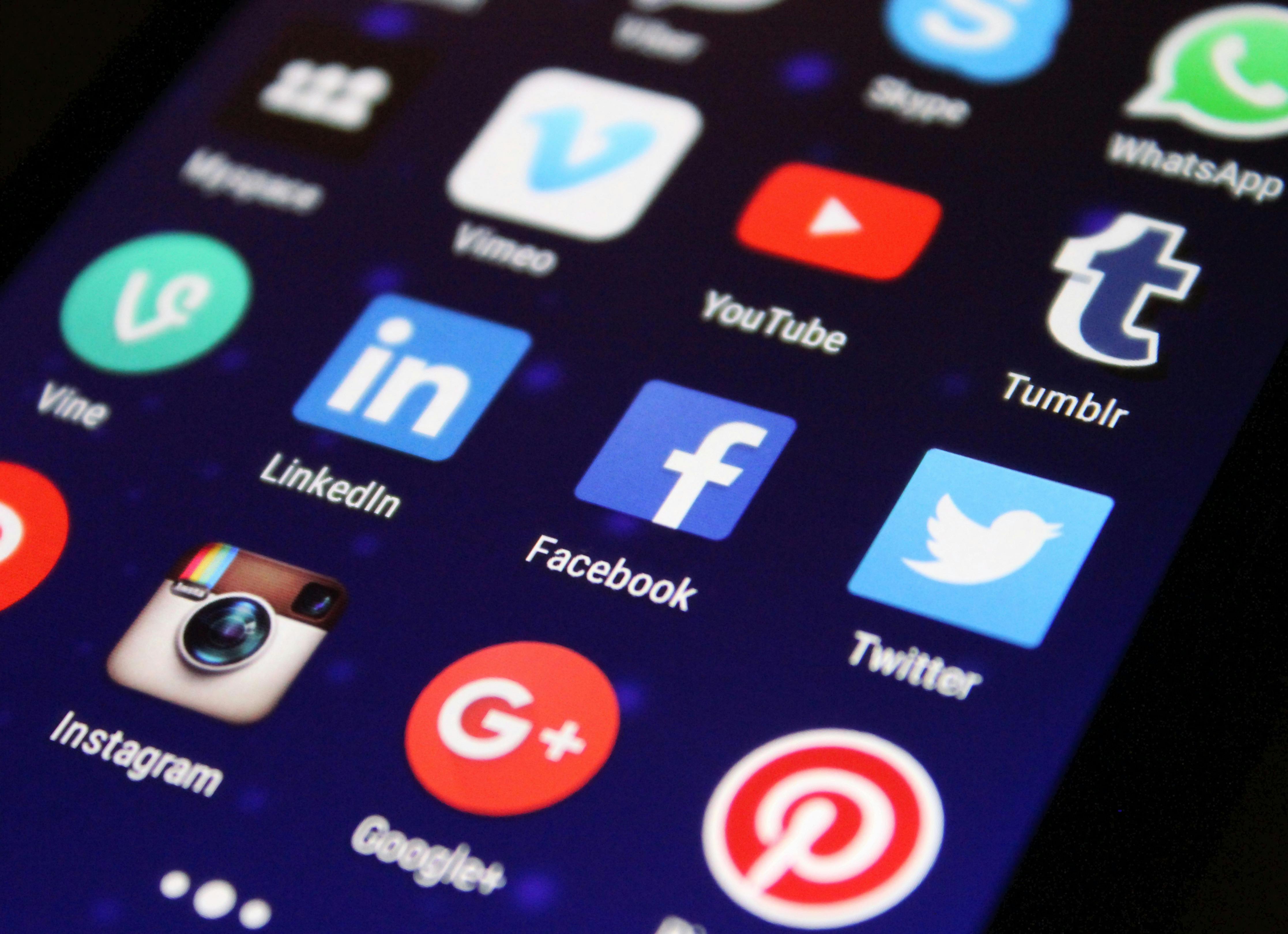 5 Reasons to Rent LinkedIn Profile for Lead Generation Success